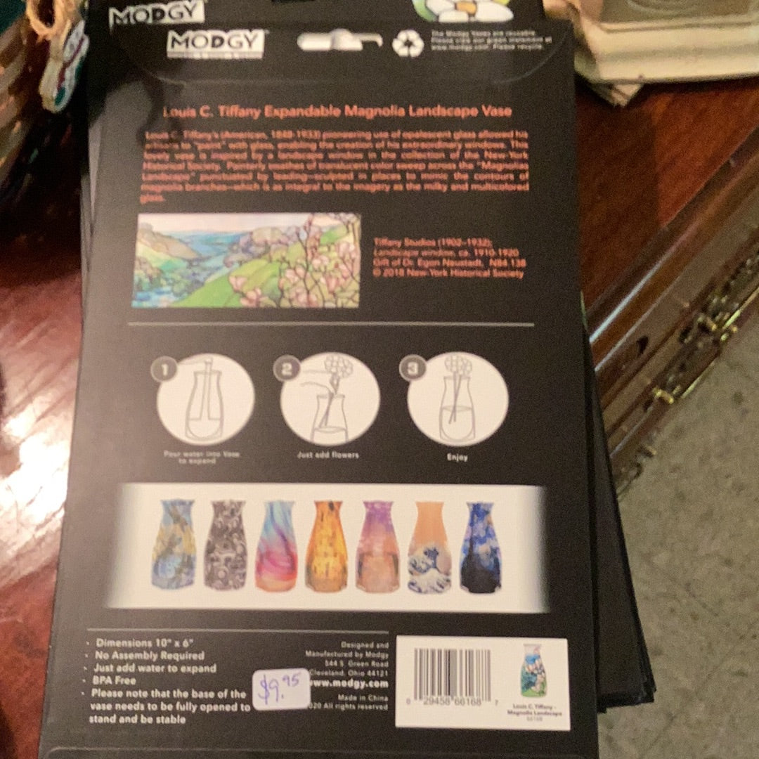 Expandable vase