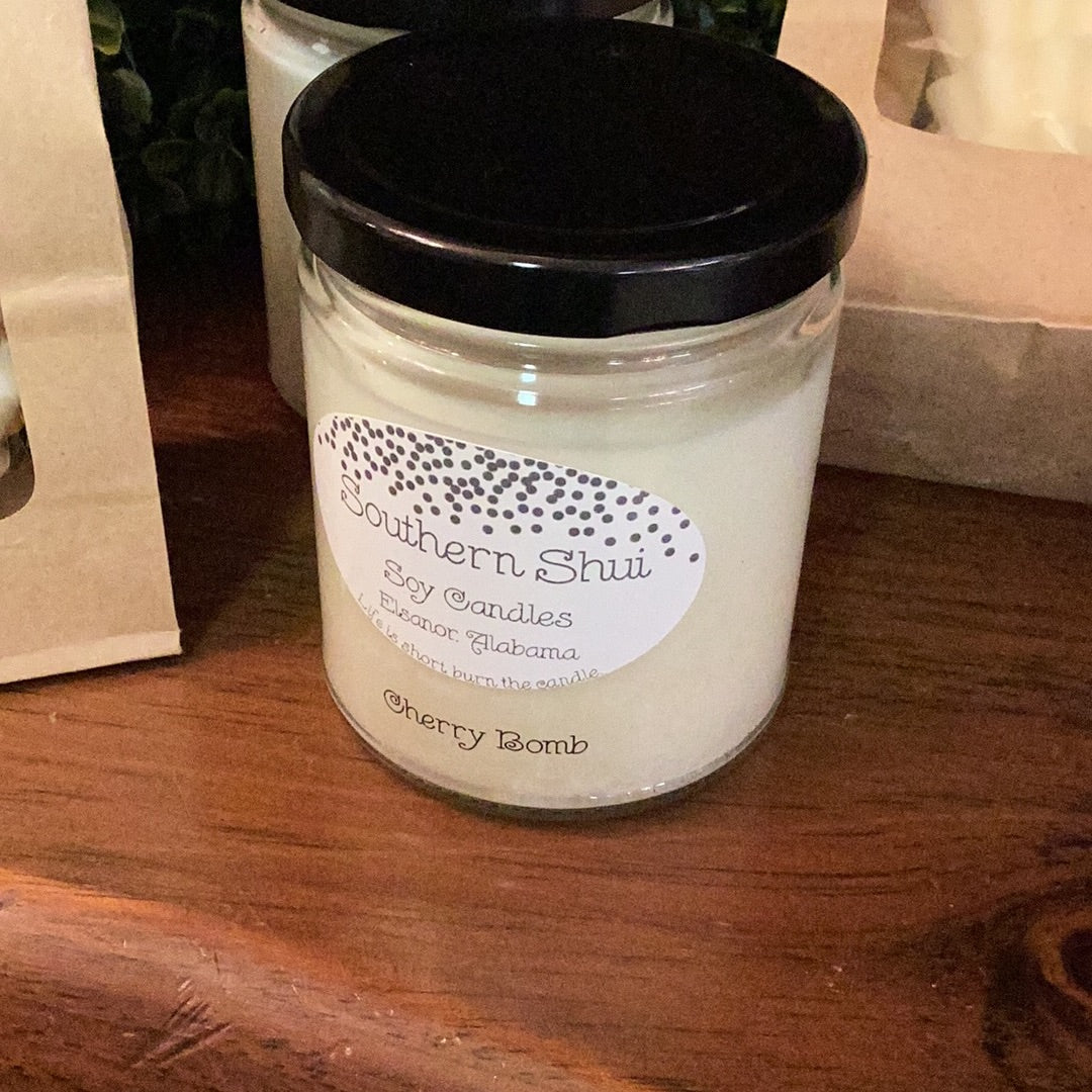 Candle with lid