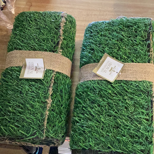 Grass table runner