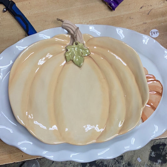 Small pumpkin platter mud pie