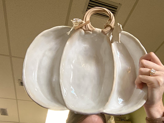 Mud pie pumpkin serving dish